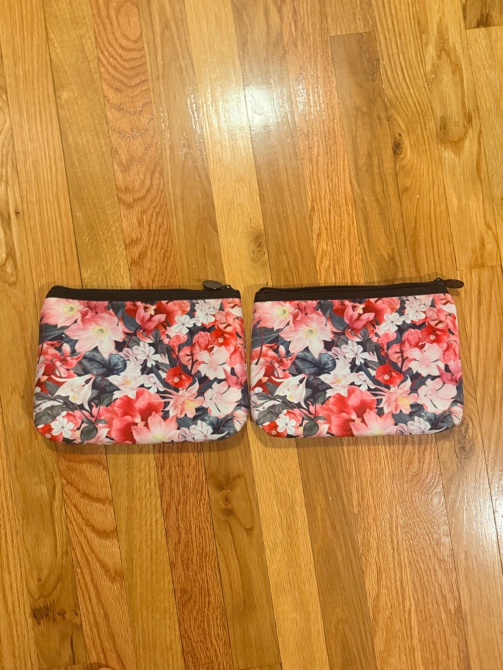 Hotel Eden Roma Floral Zip makeup bag Pair in Pink & Coral